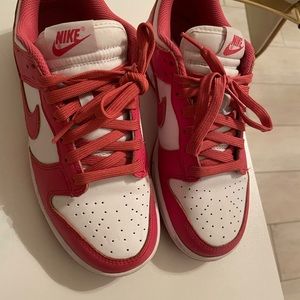 Womens dunk low archeo pink size 8